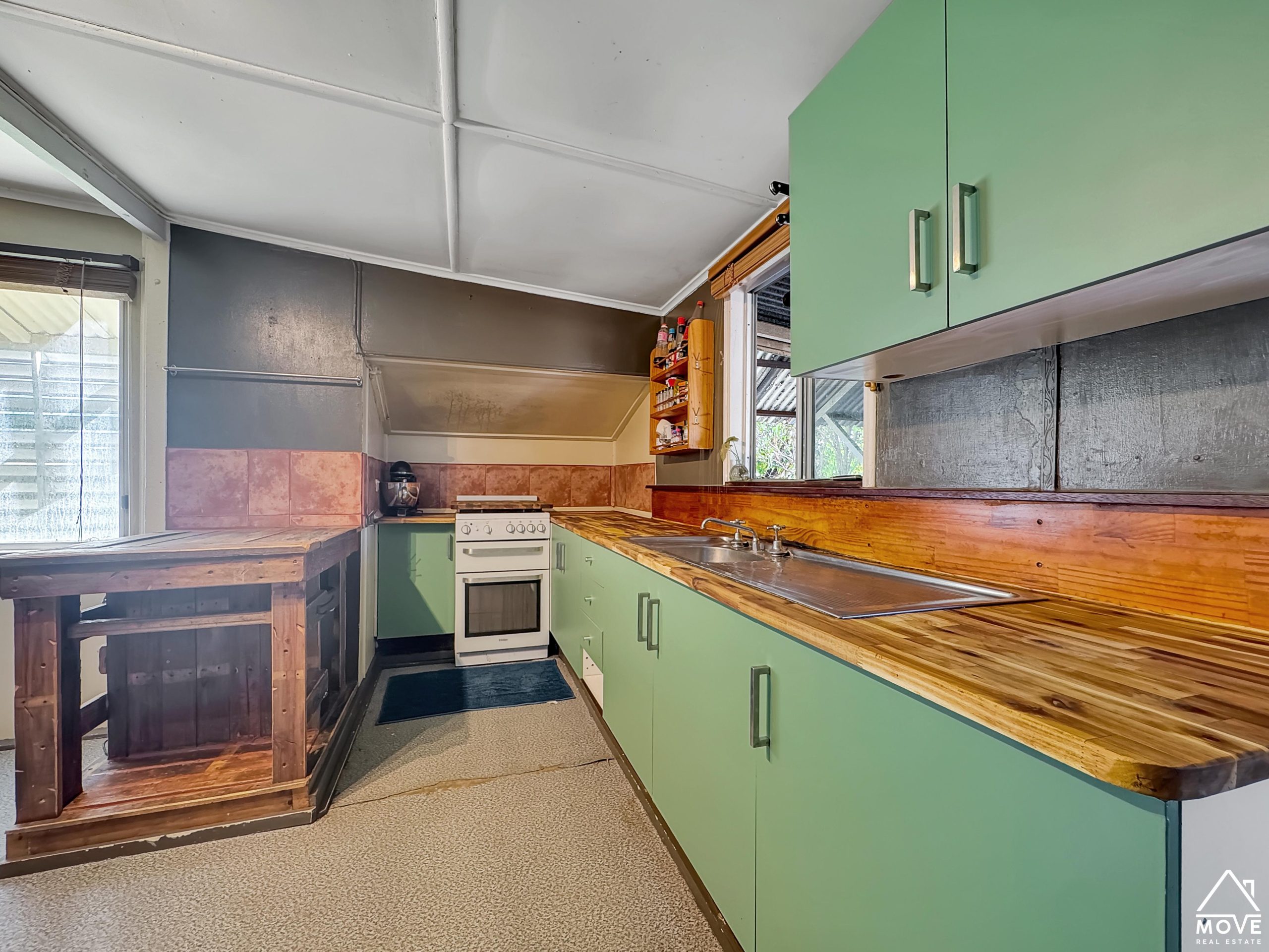 15 Natal Downs Road, MILLCHESTER, QLD 4820 AUS