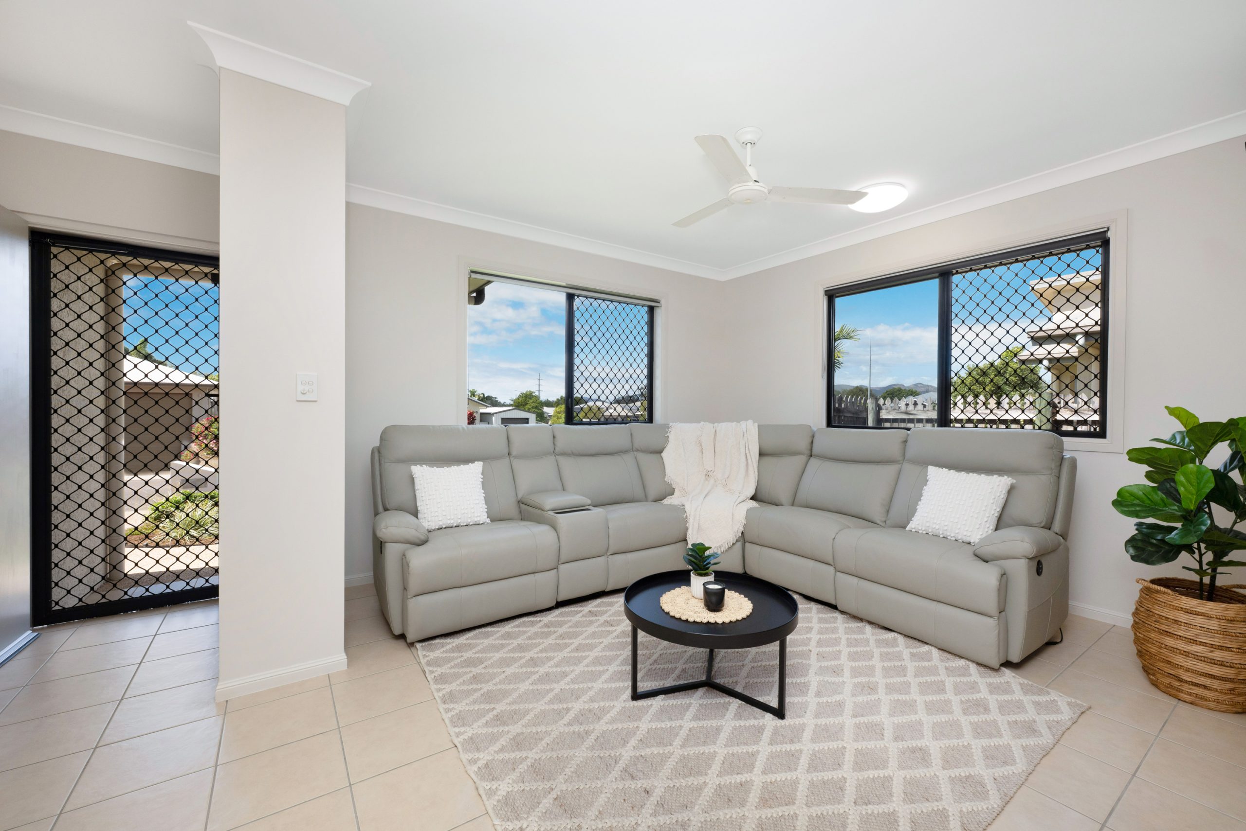 11 Keeper Court, MOUNT LOUISA, QLD 4814 AUS