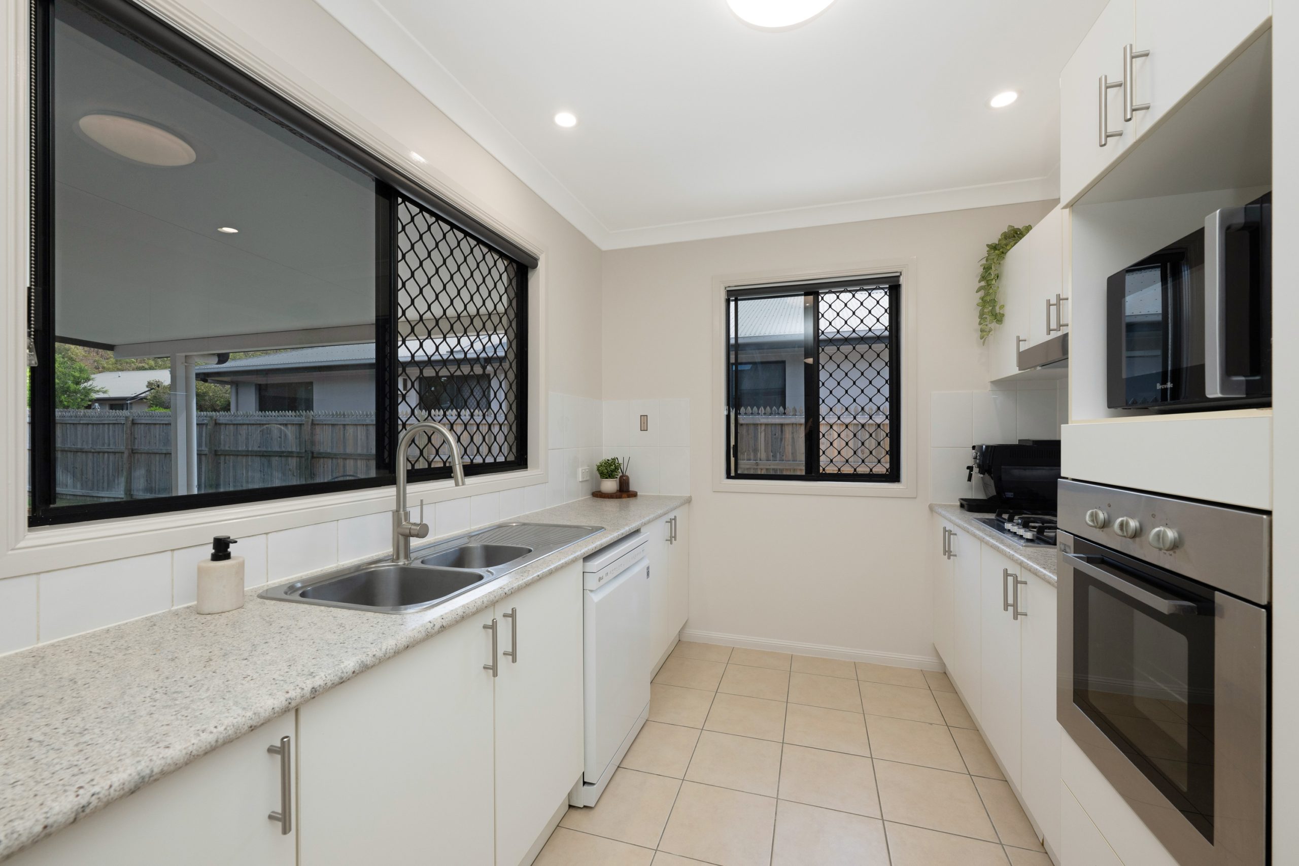 11 Keeper Court, MOUNT LOUISA, QLD 4814 AUS
