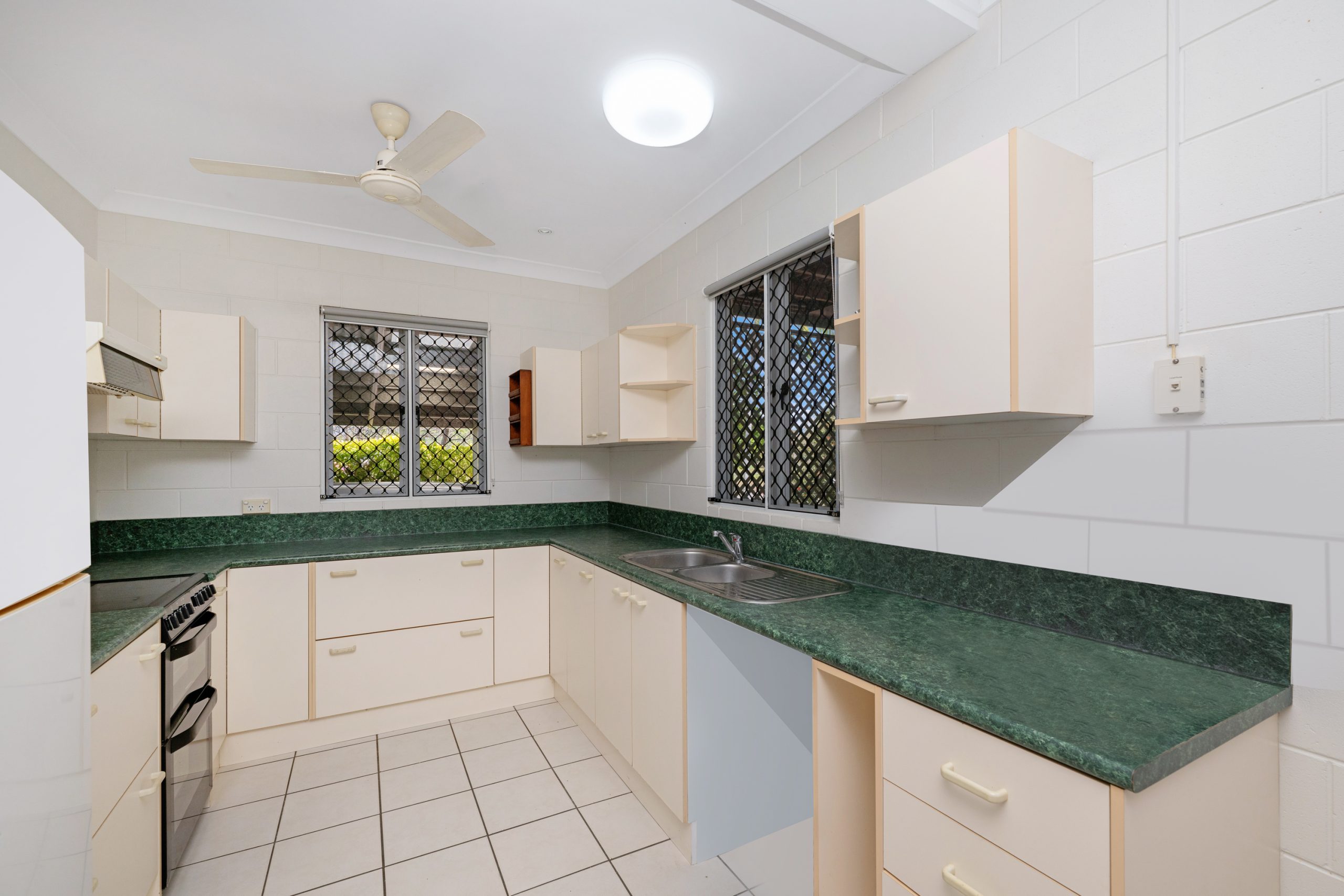 45 Bayswater Terrace, HYDE PARK, QLD 4812 AUS