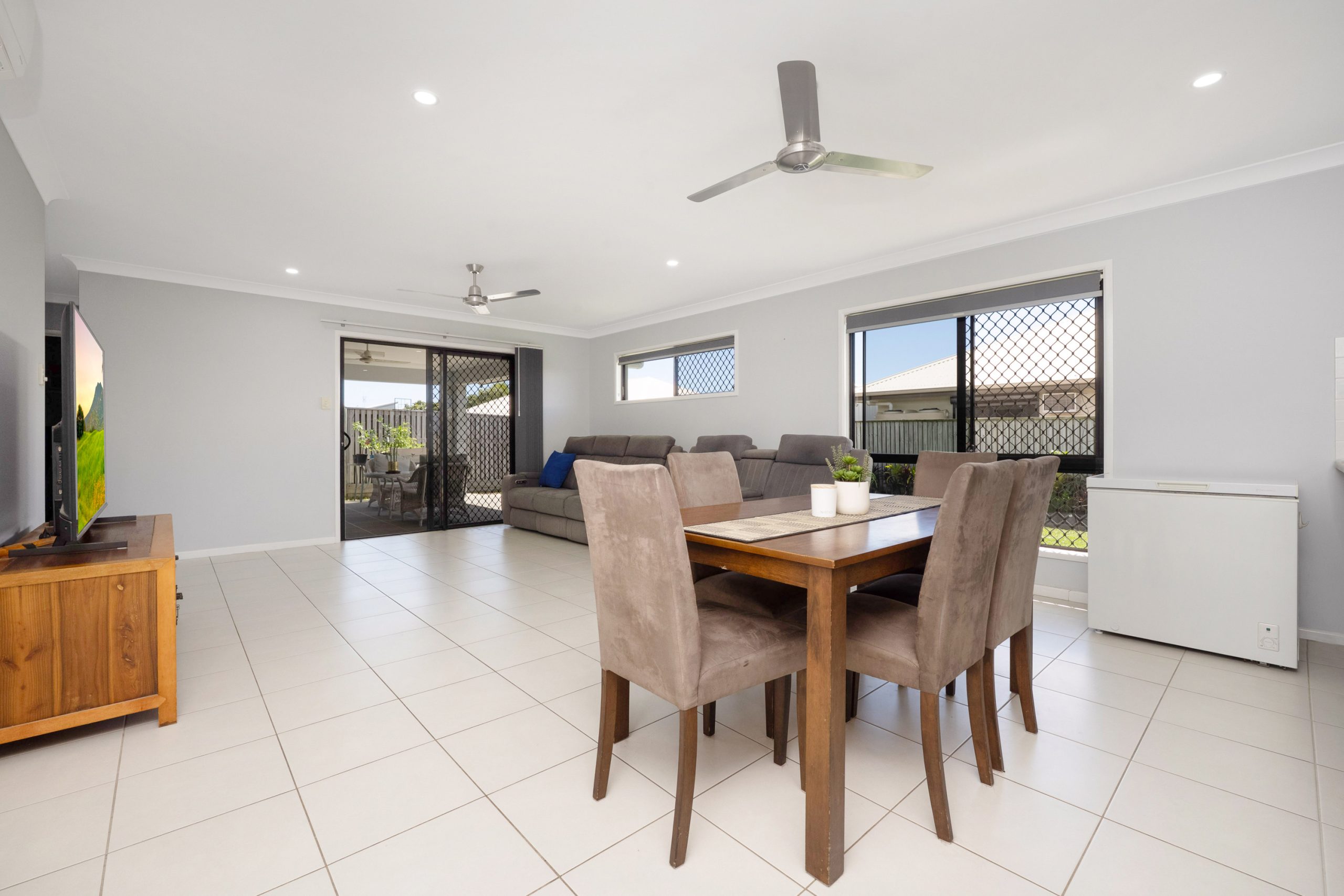 3 Holbourne Street, BUSHLAND BEACH, QLD 4818 AUS