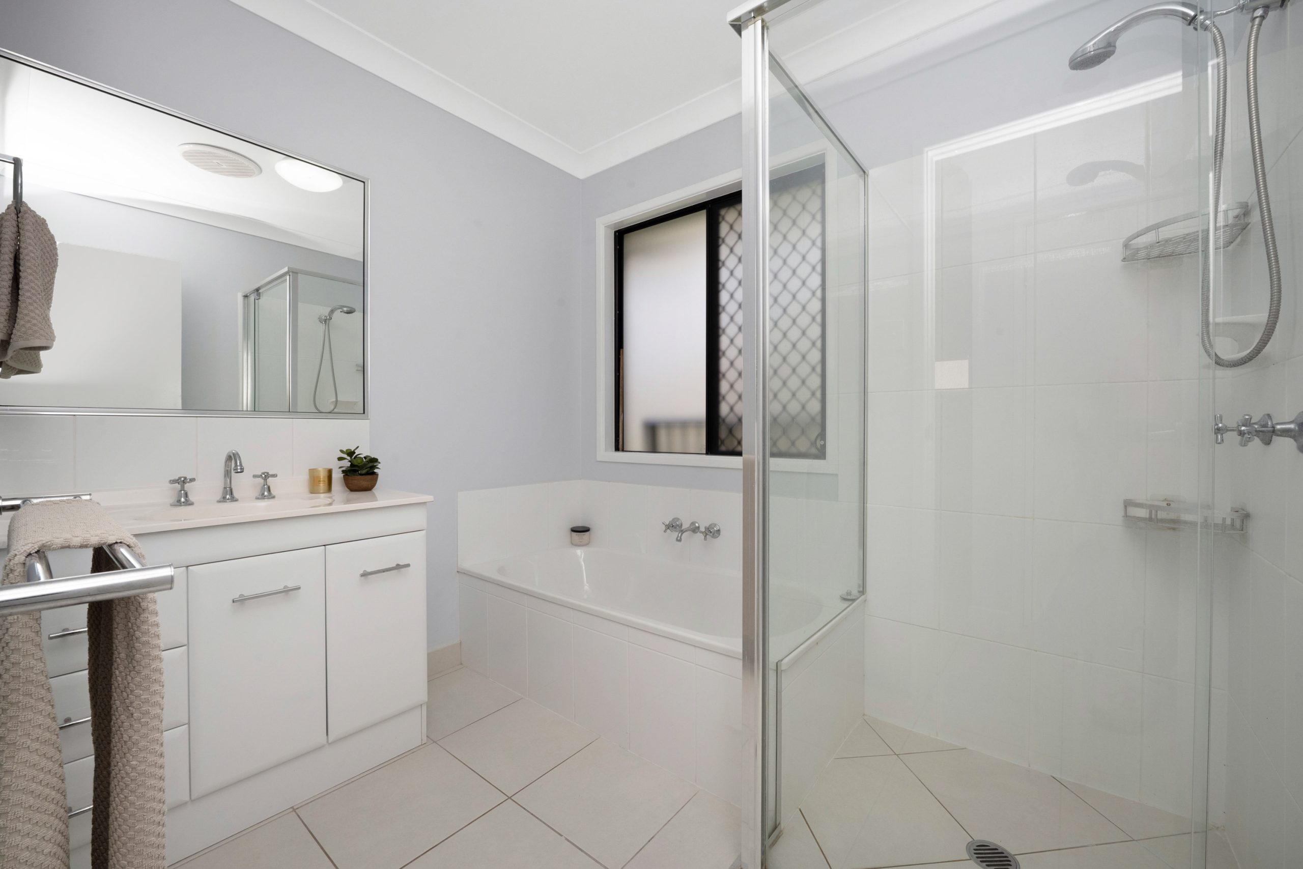 3 Holbourne Street, BUSHLAND BEACH, QLD 4818 AUS