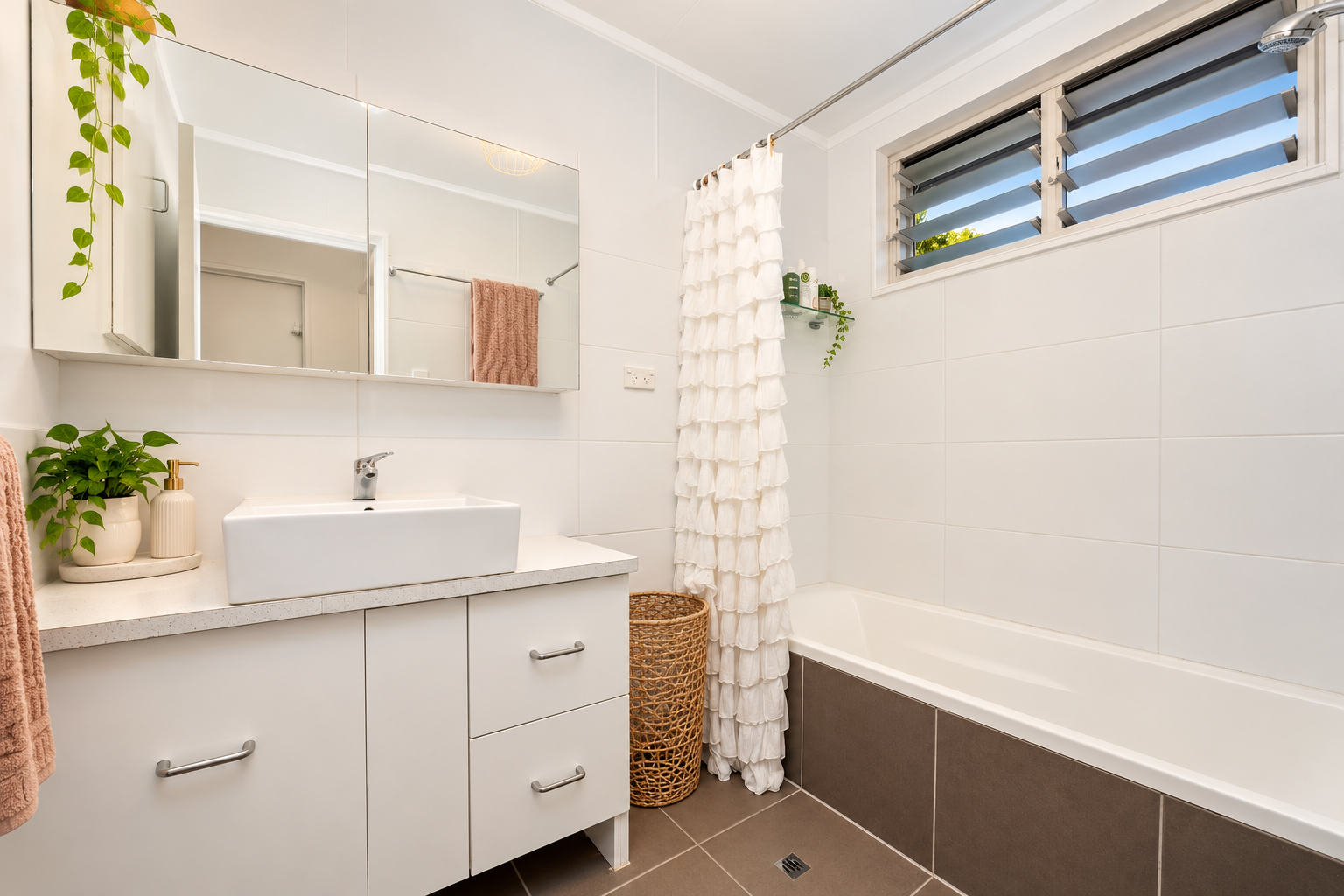 6 Awanui Place, RASMUSSEN, QLD 4815 AUS
